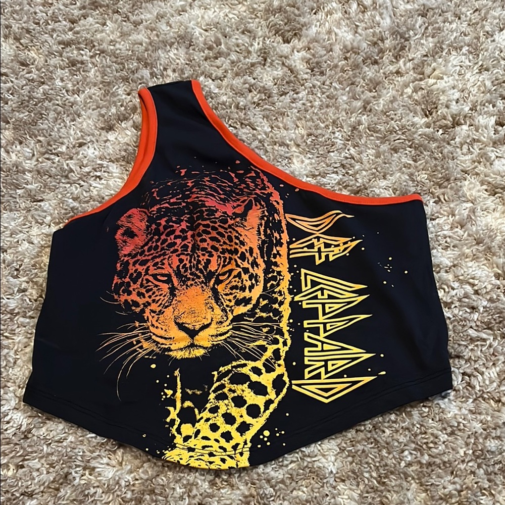 Leopard Graphic One-Shoulder Top